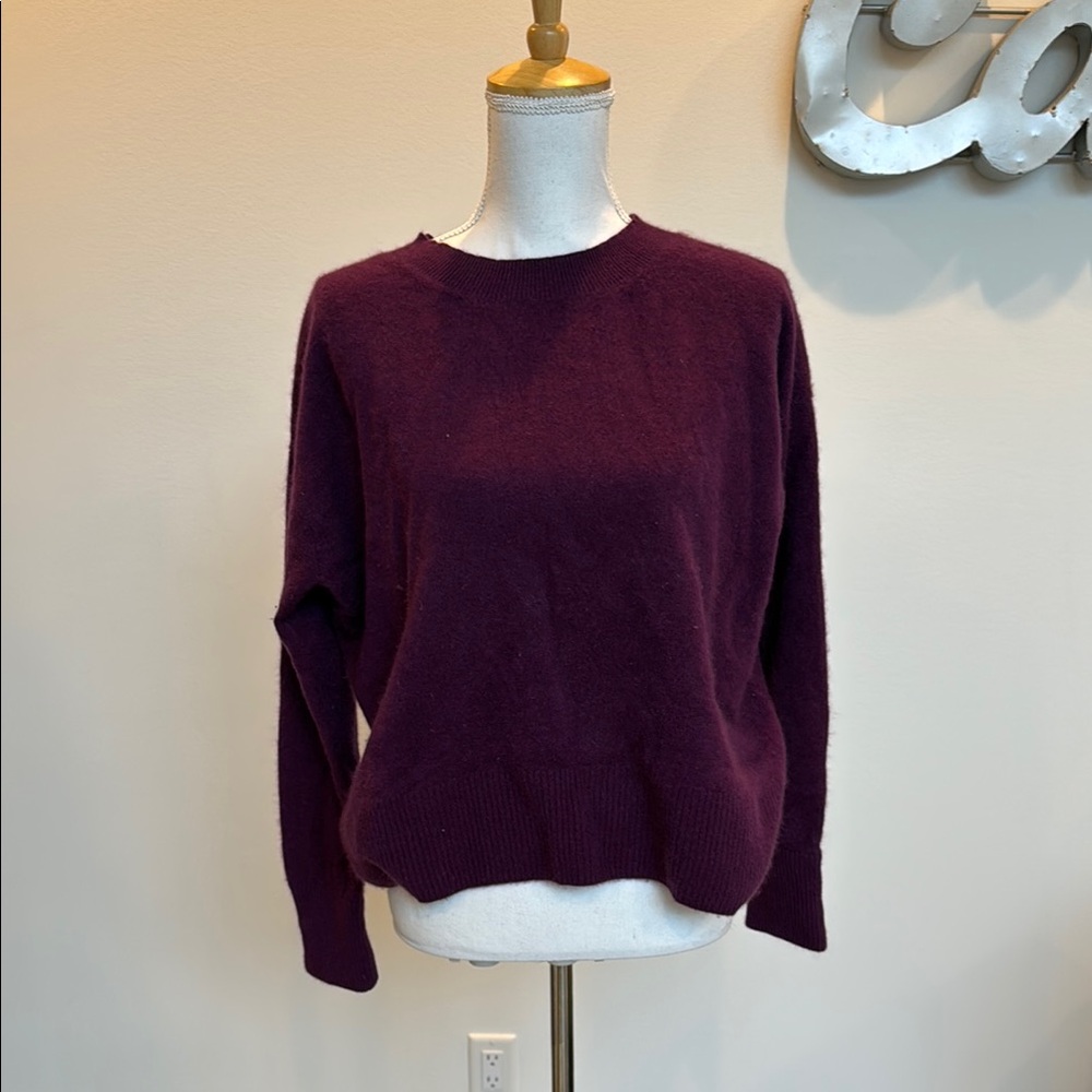 Vince 100% Cashmere Crewneck Sweater: Size M: Good Condition some pilling
